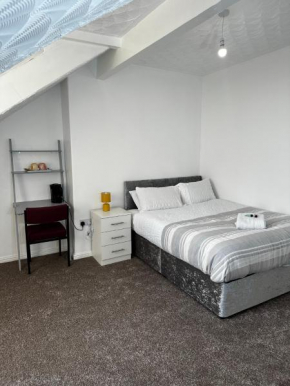 Le Crescent Rooms, Room Stays